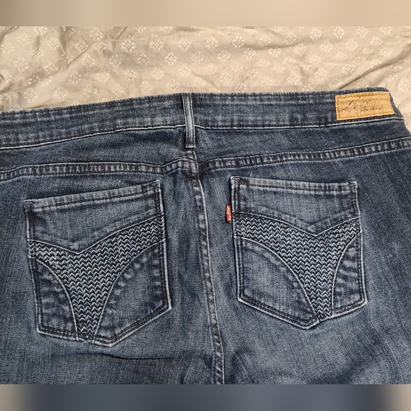 Levi's Strauss Women's Bold Curve Boot Cut, Five Pocket, Blue Jeans Size 18w - Picture 5 of 9